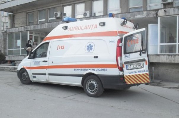 Un microbuz s-a răsturnat la Hanul Morii: o femeie şi un copil au ajuns la spital